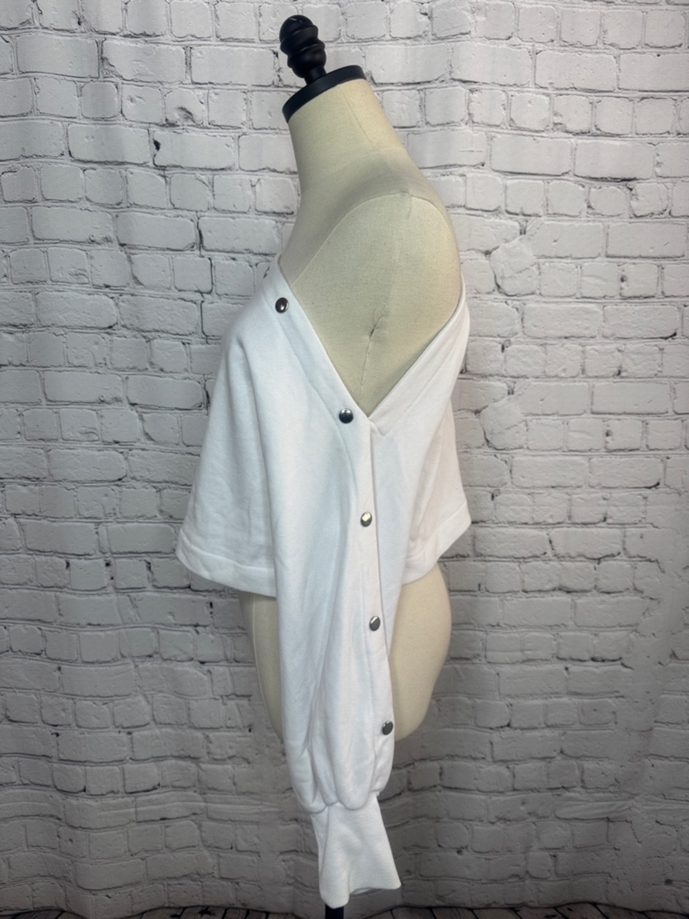 Jennifer Lopez White Off-Shoulder Snap-Trim Cropped Sweatshirt XL - Picture 2 of 8